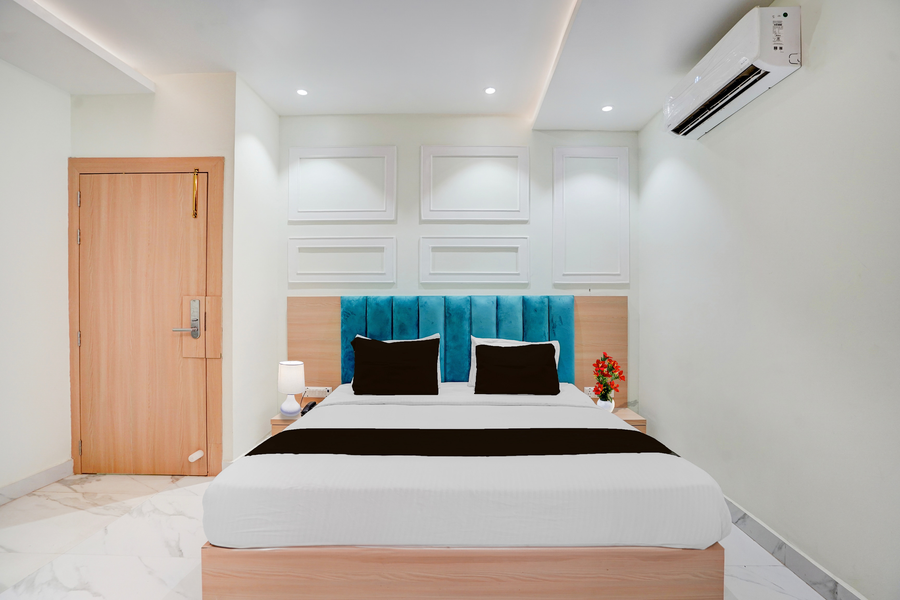 oyo townhouse oak prayagraj allahabad university railway junction formerly ballians