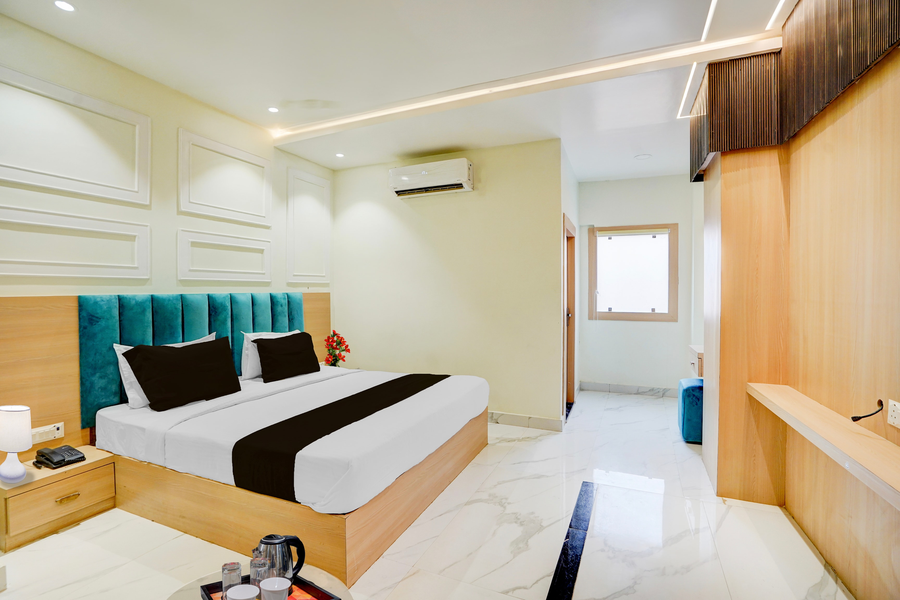 oyo townhouse oak prayagraj allahabad university railway junction formerly ballians