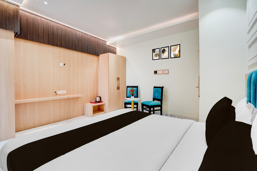 oyo townhouse oak prayagraj allahabad university railway junction formerly ballians