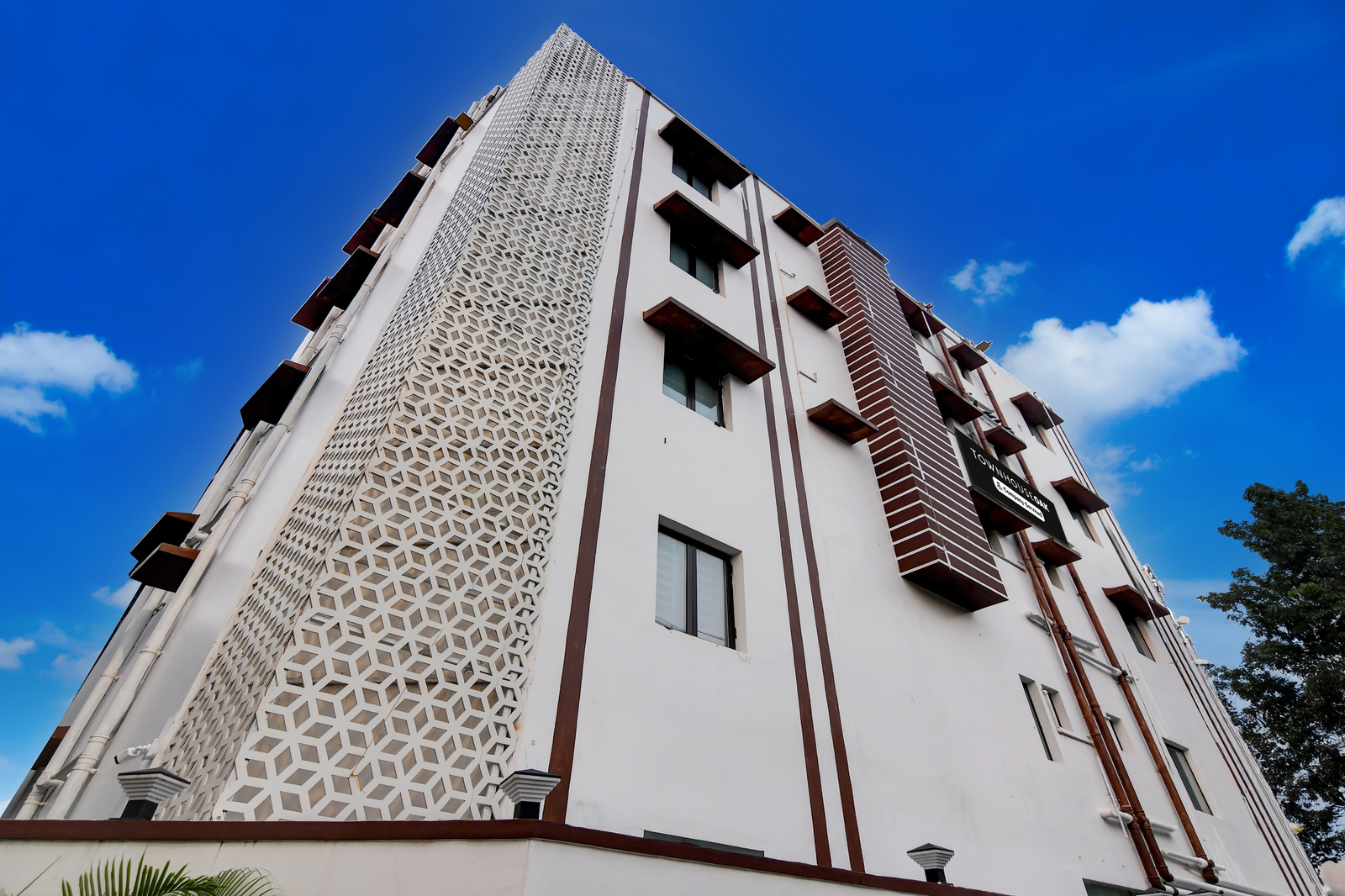 super townhouse oak sealdah railway station near creek row