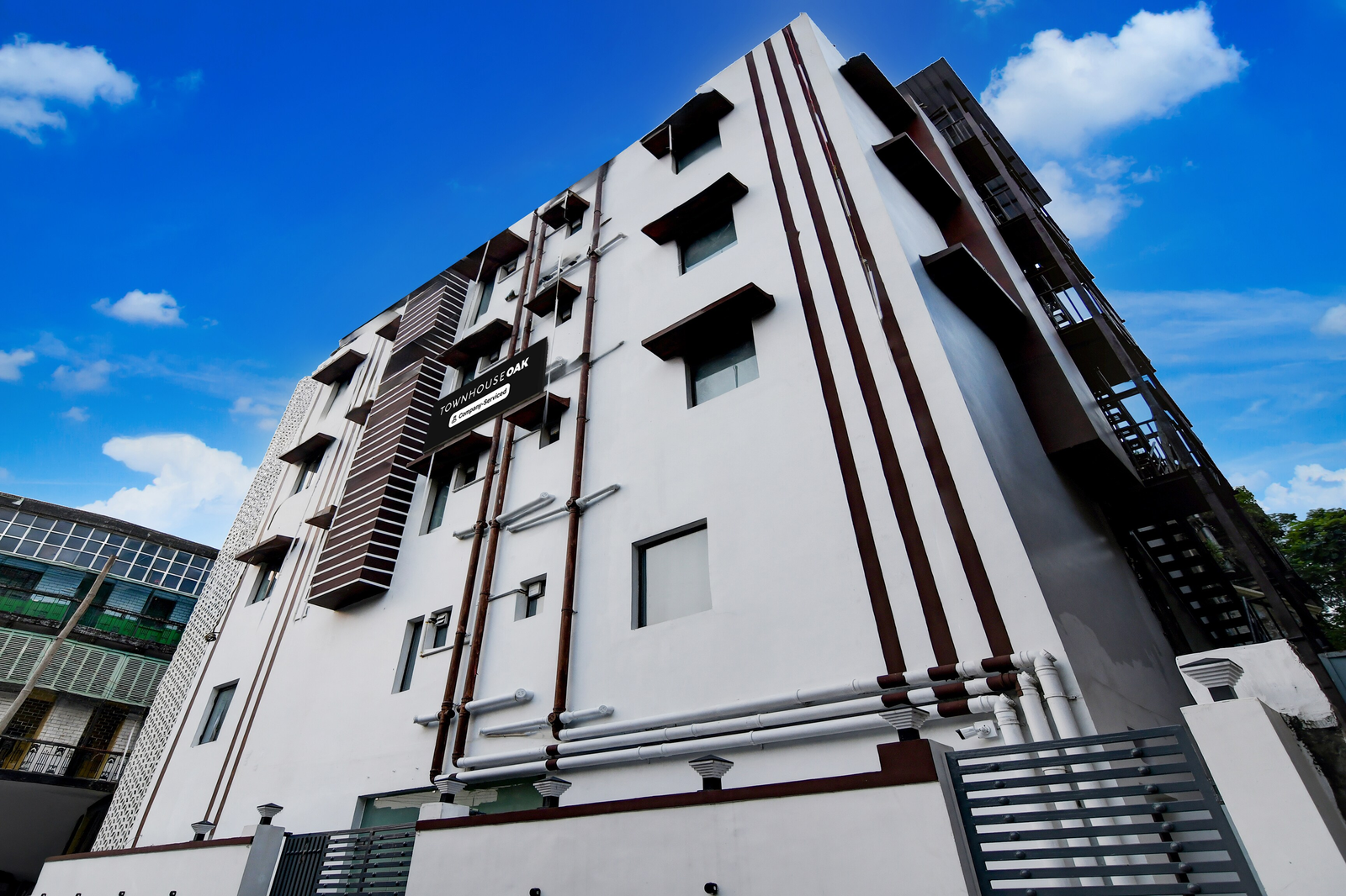 super townhouse oak sealdah railway station near creek row