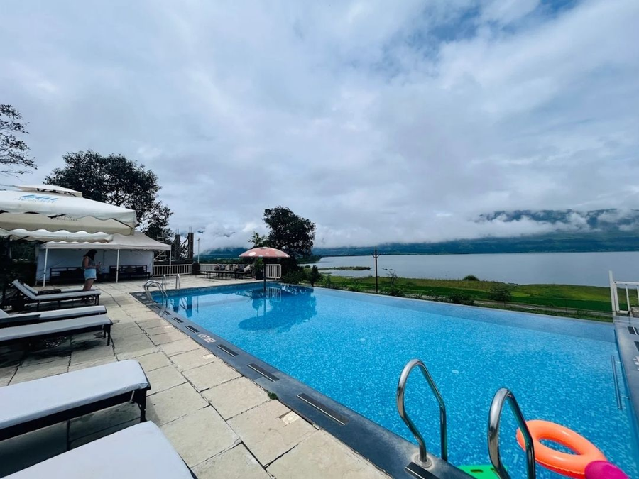 blu water resort malshej