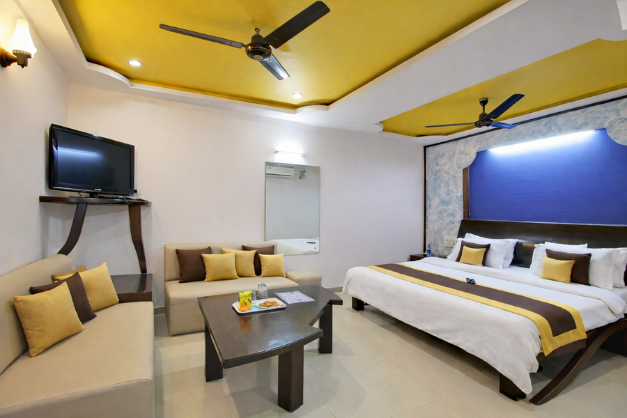 hotel ashoka nakki lake 450 metre