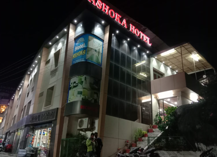 hotel ashoka nakki lake 450 metre