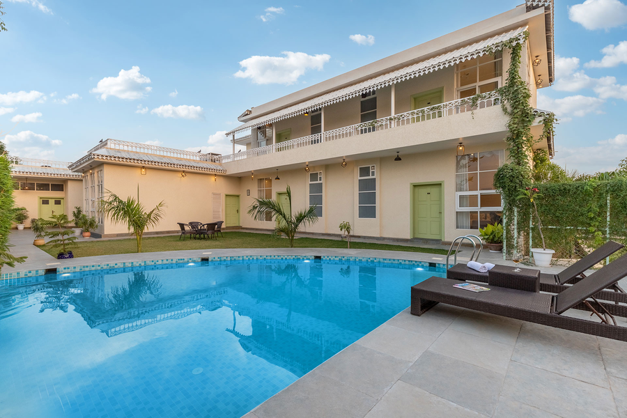 Free Birds Bungalow,Jaipur>>Amer,2 star