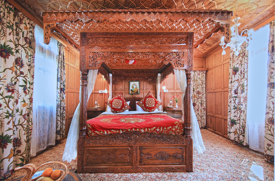 kolu group of houseboats