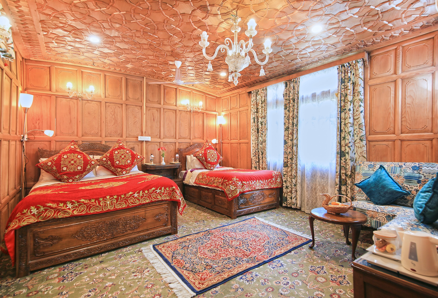 kolu group of houseboats