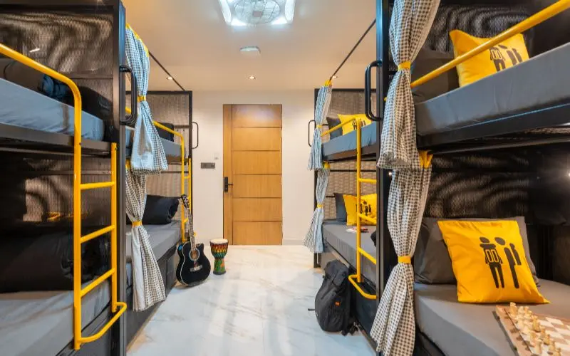 the hosteller bam dehradun city centre