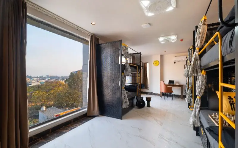 the hosteller bam dehradun city centre