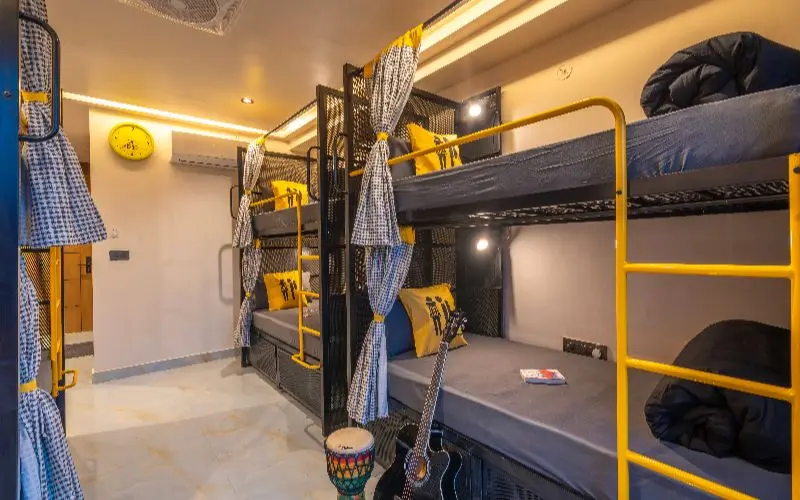 the hosteller bam dehradun city centre