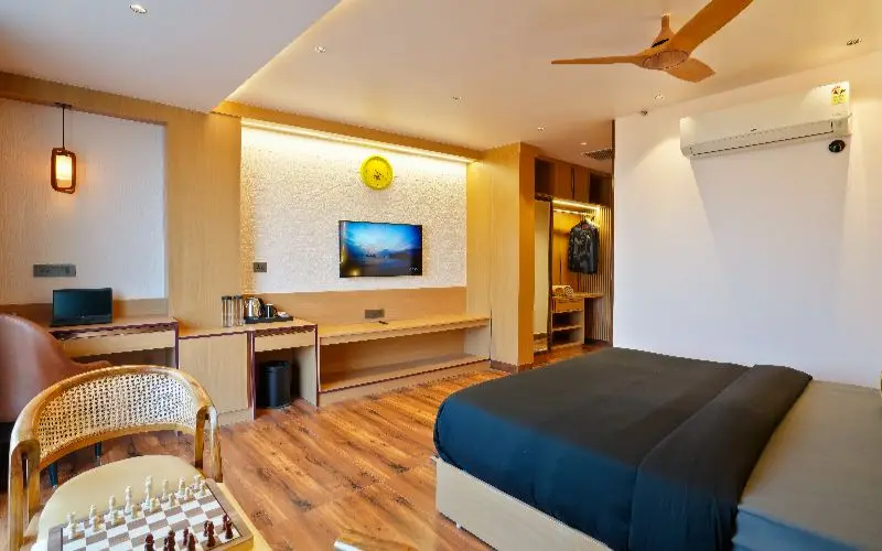 the hosteller bam dehradun city centre