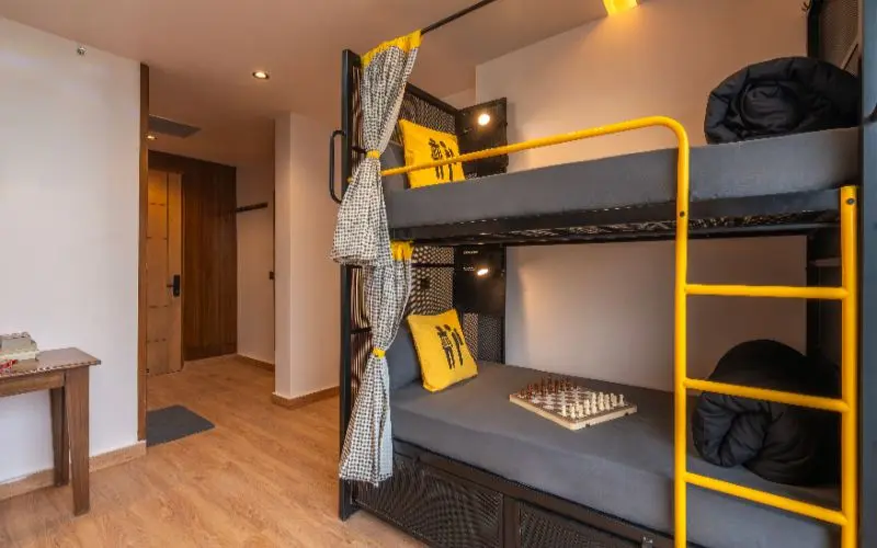 the hosteller bam dehradun city centre