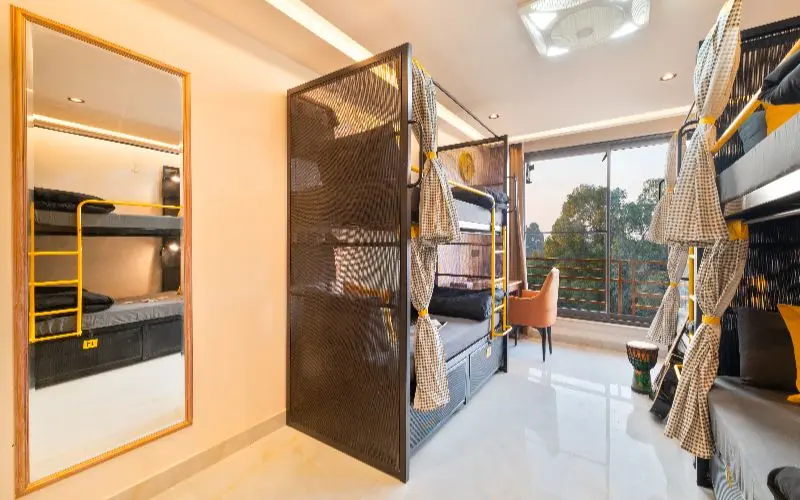 the hosteller bam dehradun city centre