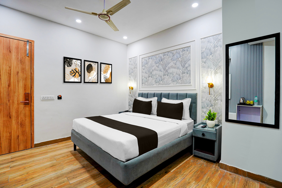 townhouse oak sector 18 metro station formerly raasha inn