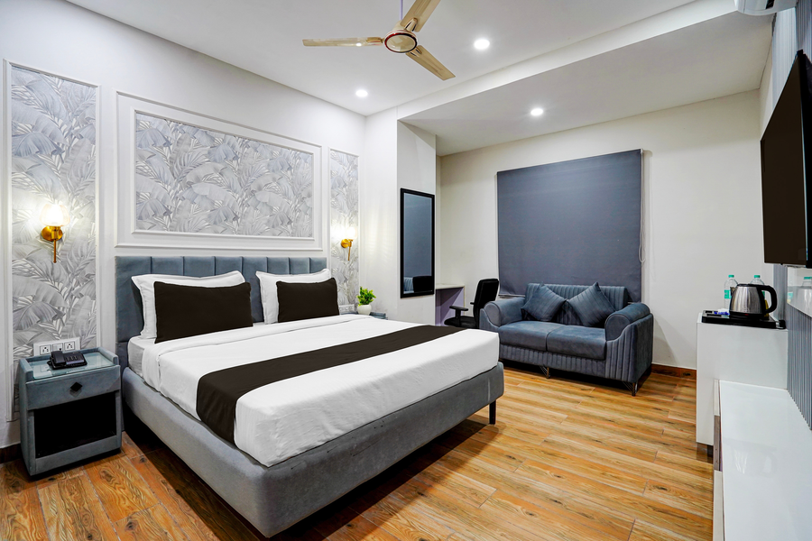 townhouse oak sector 18 metro station formerly raasha inn