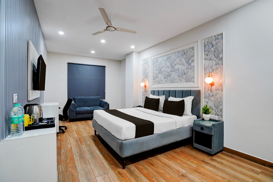 townhouse oak sector 18 metro station formerly raasha inn