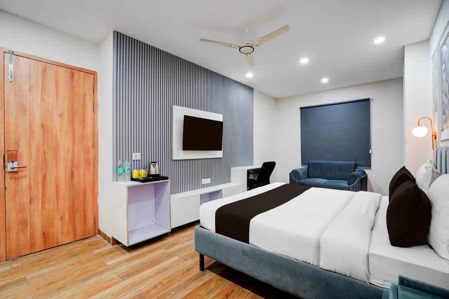 townhouse oak sector 18 metro station formerly raasha inn