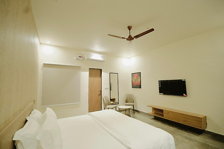 the vibez inn hotel and restaurant