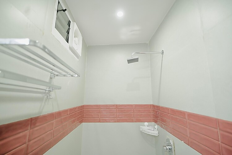 the vibez inn hotel and restaurant