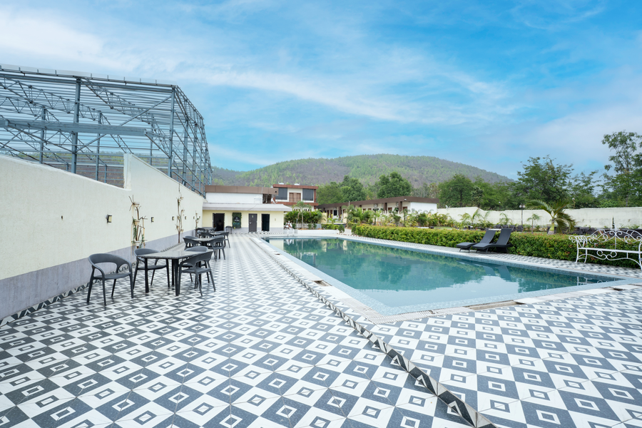 aura resort