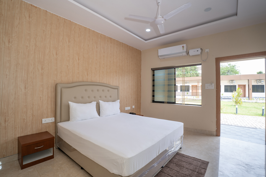 aura resort
