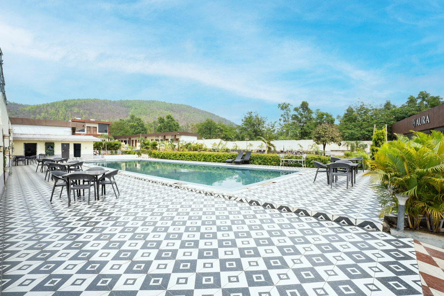 aura resort