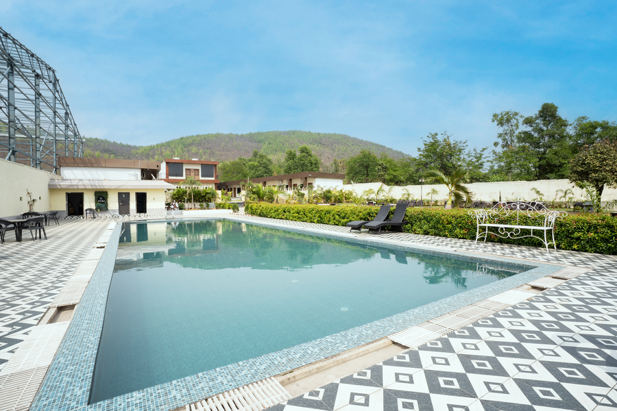 aura resort
