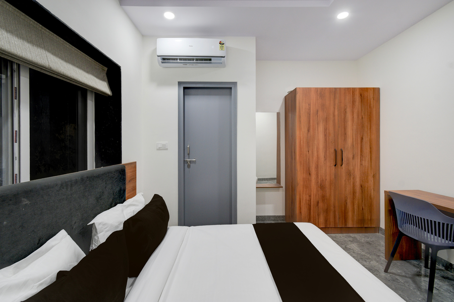 super townhouse oak kamineni bus stop