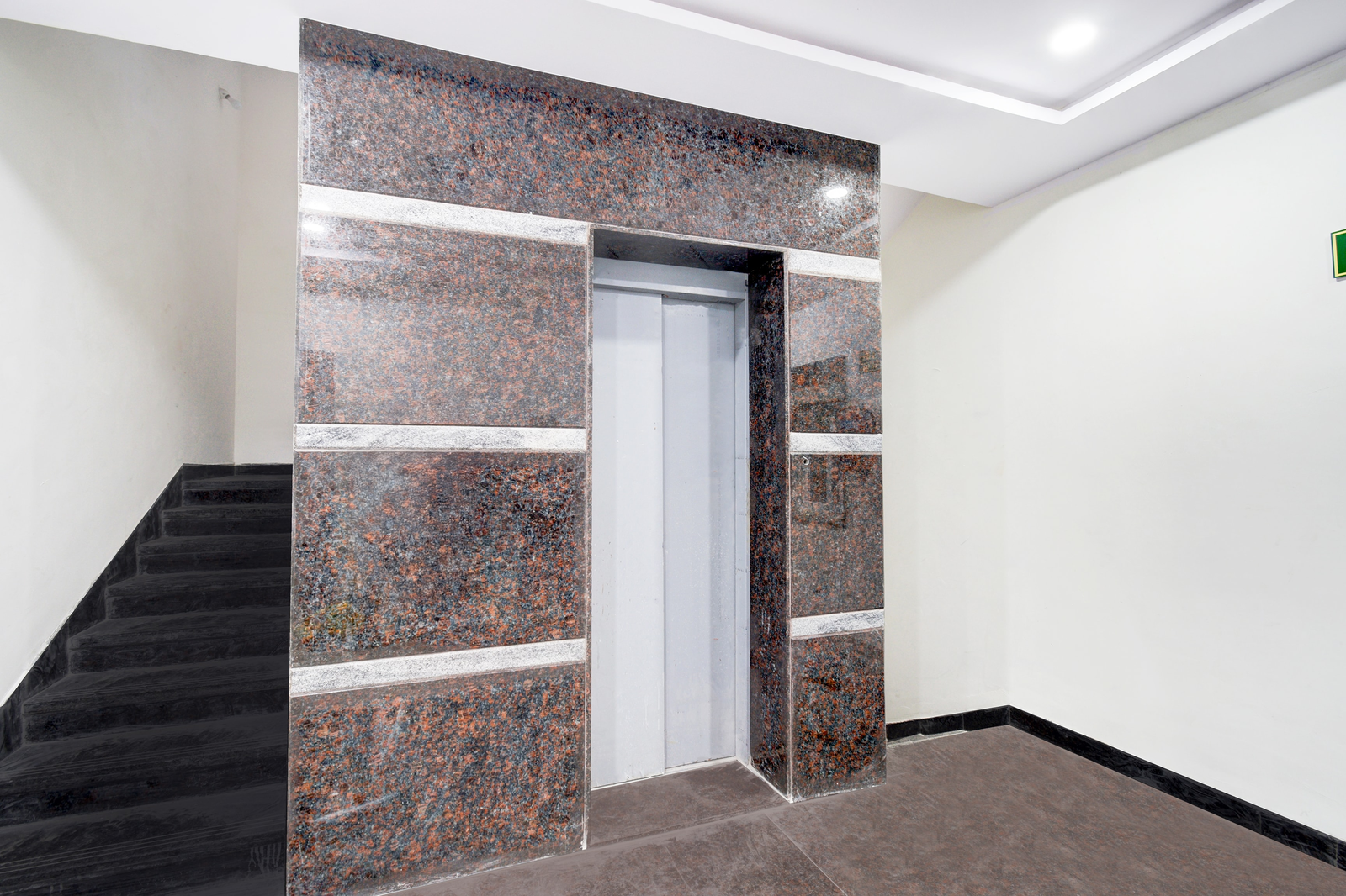 super townhouse oak kamineni bus stop