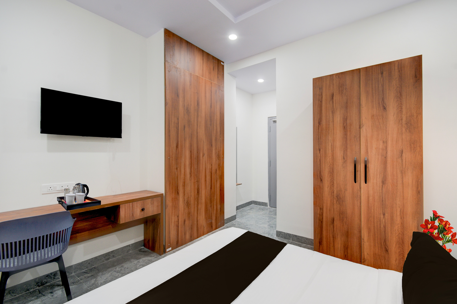 super townhouse oak kamineni bus stop