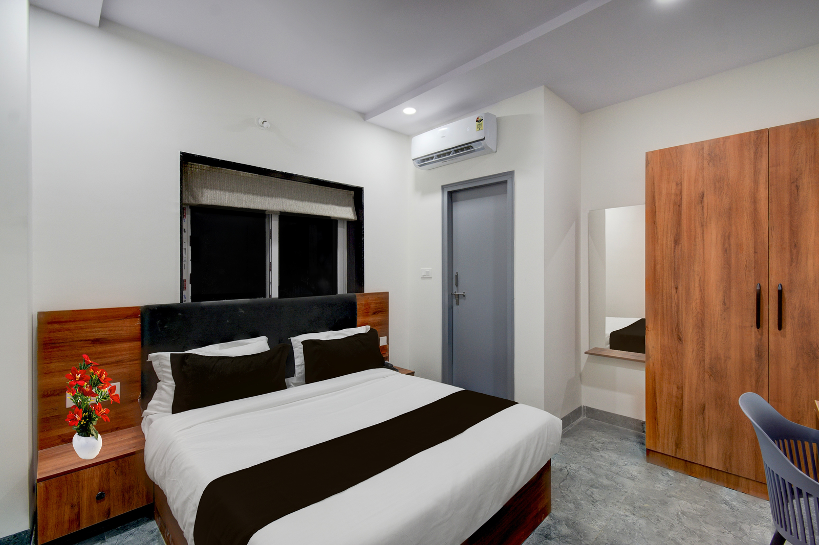 super townhouse oak kamineni bus stop