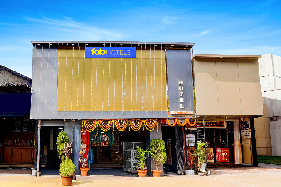 Fabhotel Jk,1St Floor, Bhagat Singh Road Nagar, No.1, Next To Om Wines, Link Road, Goregaon (W), Goregaon, Mumbai 400104,3 star