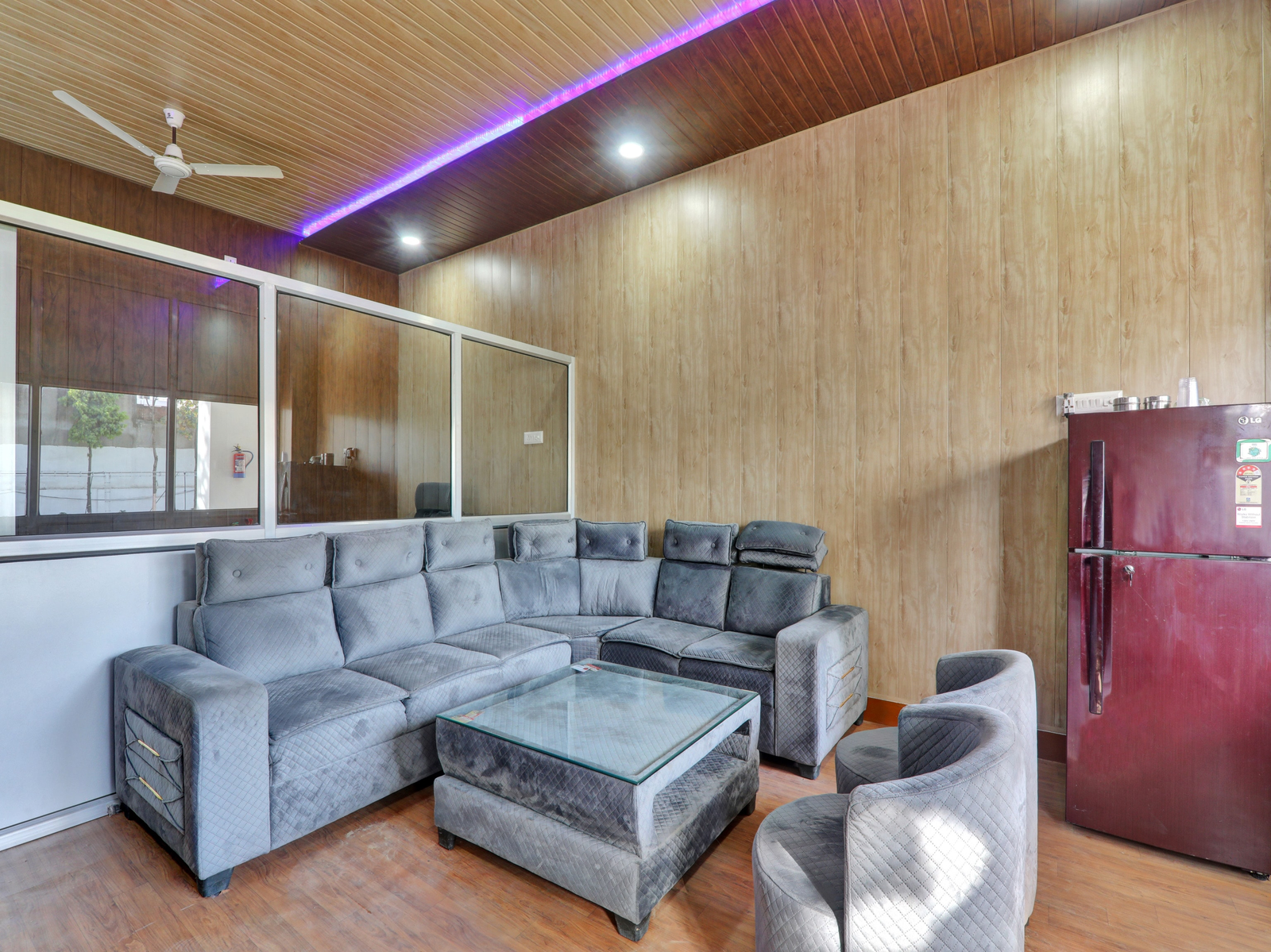 hotel o takrohi hospital road formerly madhuraj palace