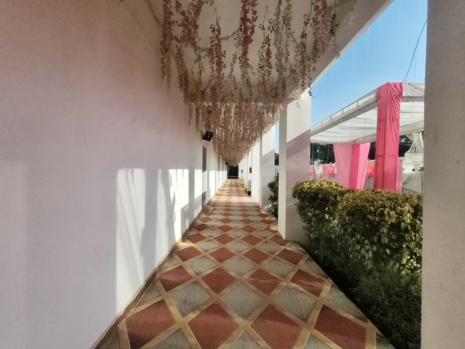 hotel o takrohi hospital road formerly madhuraj palace