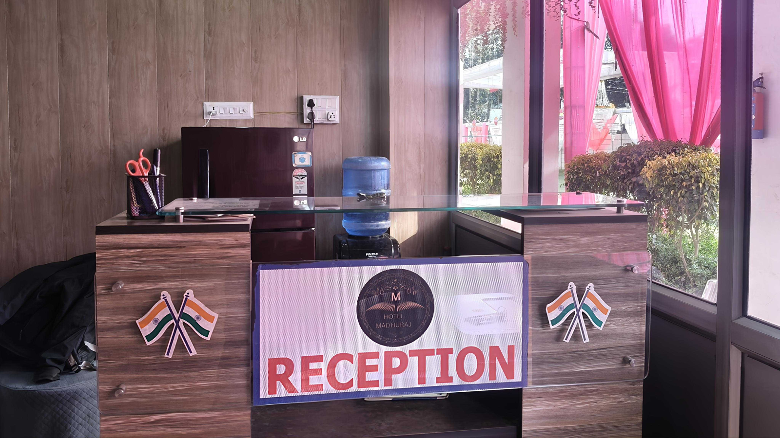 hotel o takrohi hospital road formerly madhuraj palace