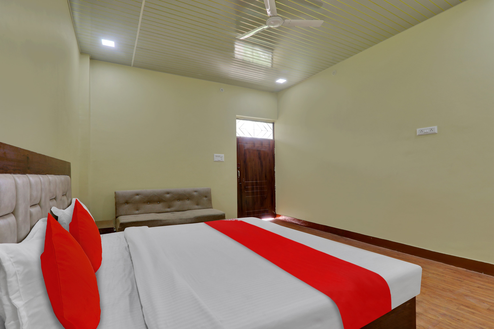 hotel o takrohi hospital road formerly madhuraj palace