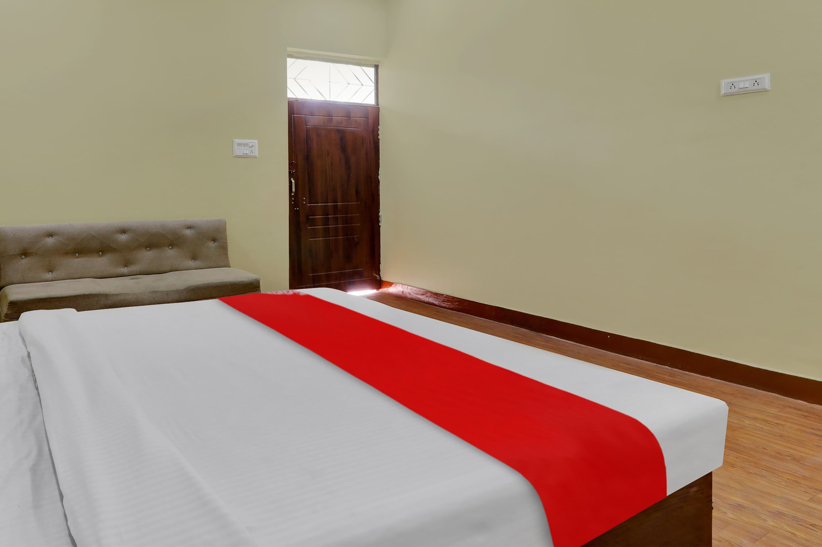 hotel o takrohi hospital road formerly madhuraj palace