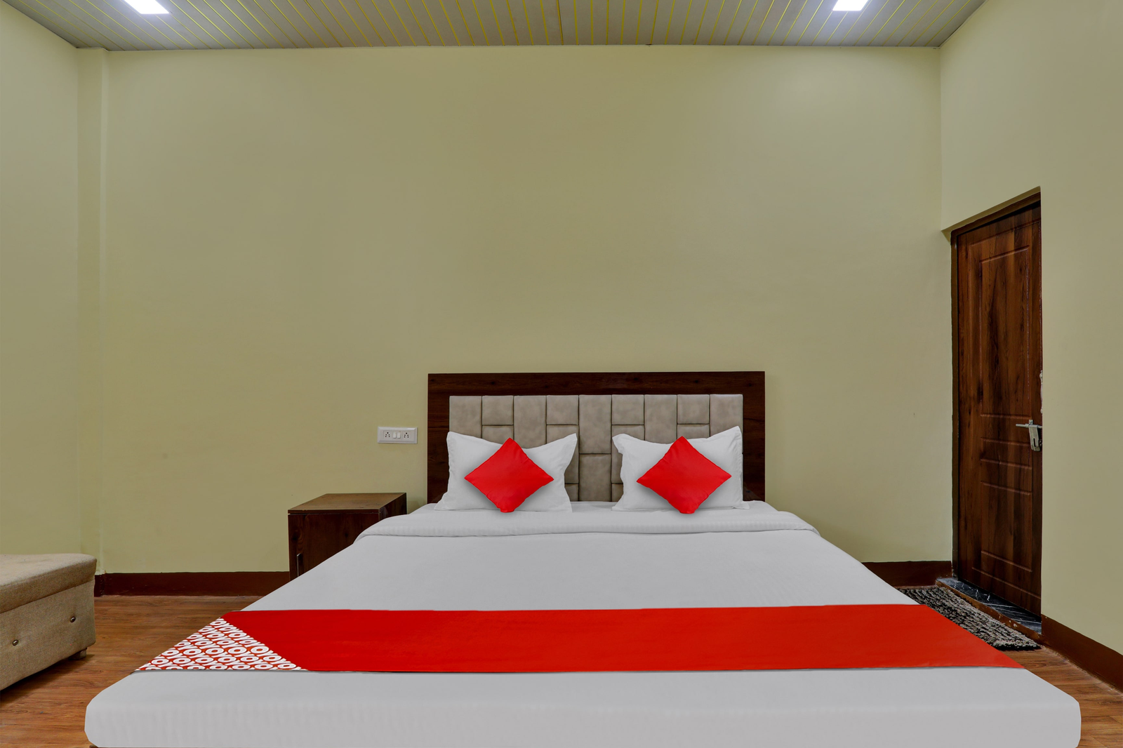 hotel o takrohi hospital road formerly madhuraj palace