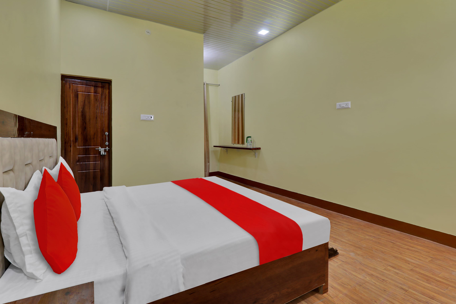 hotel o takrohi hospital road formerly madhuraj palace