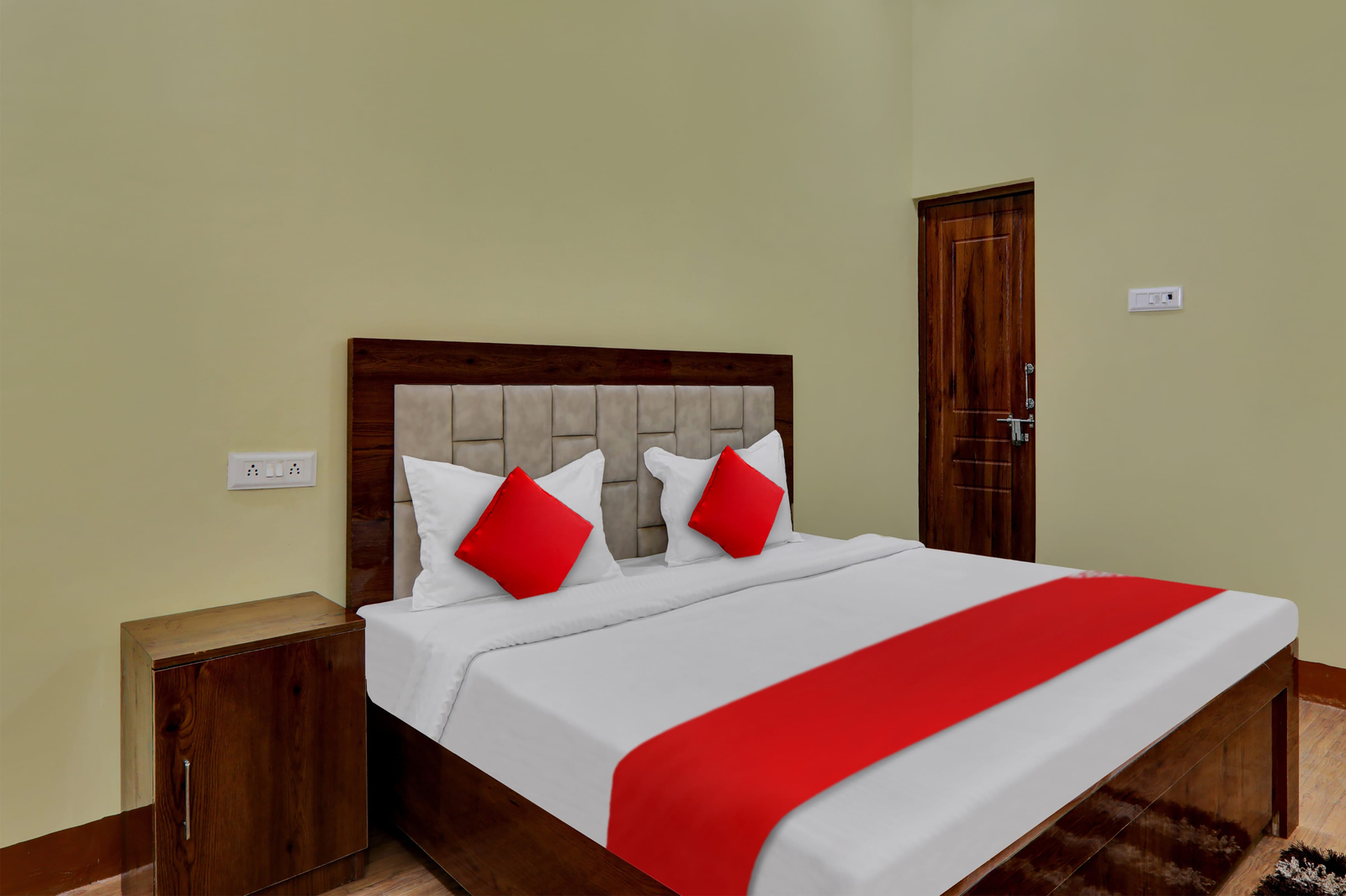 hotel o takrohi hospital road formerly madhuraj palace