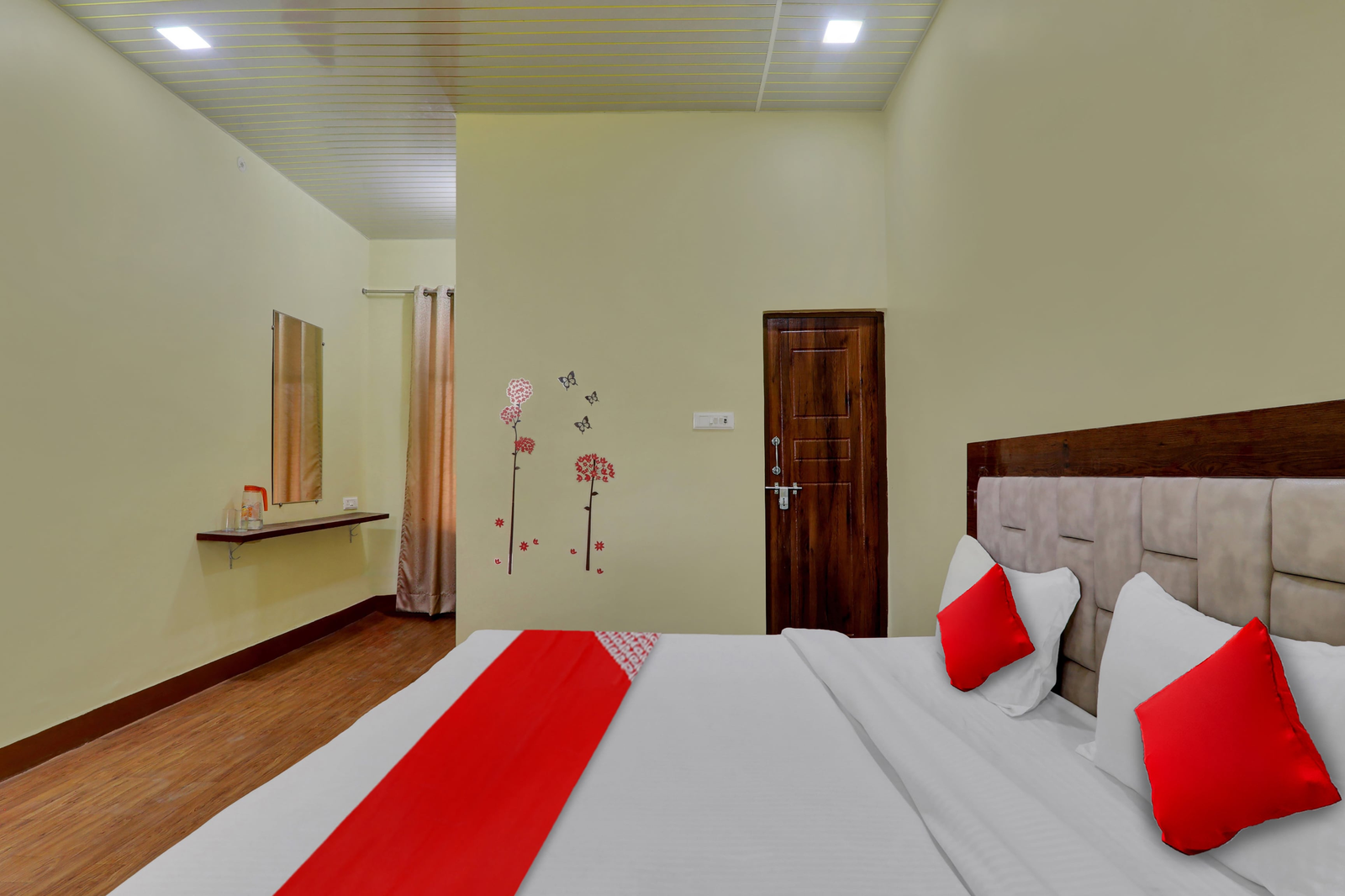 hotel o takrohi hospital road formerly madhuraj palace