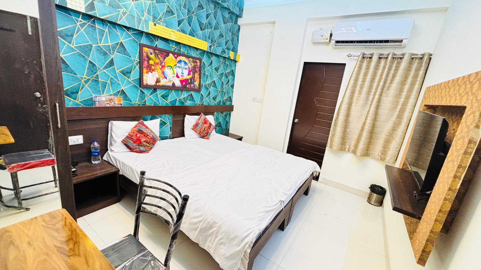 collection o meghdoot garden formerly hotel shree krishna avenue