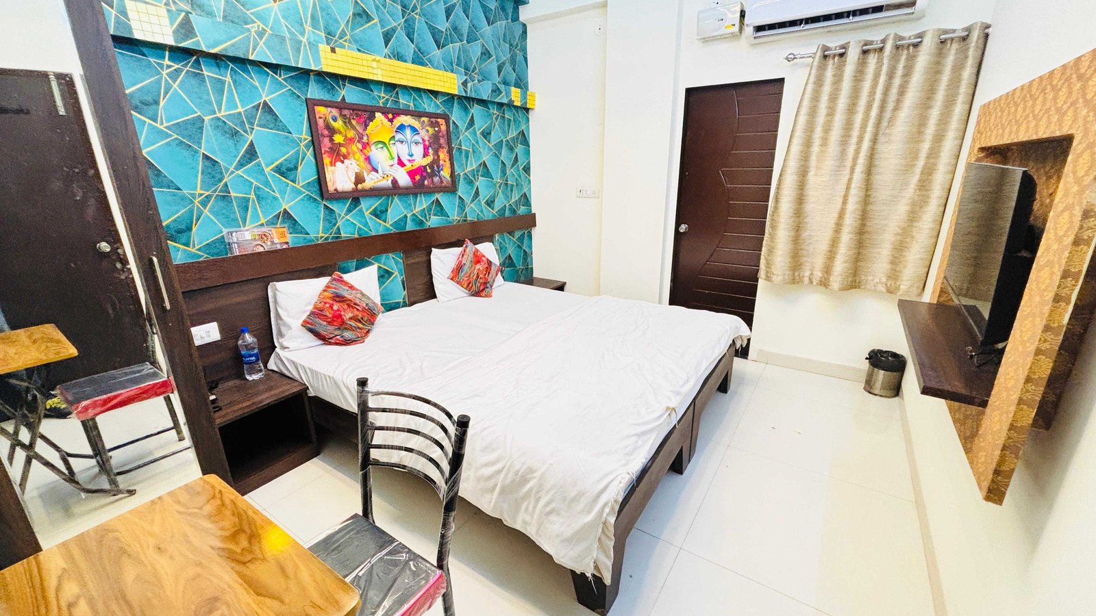 collection o meghdoot garden formerly hotel shree krishna avenue