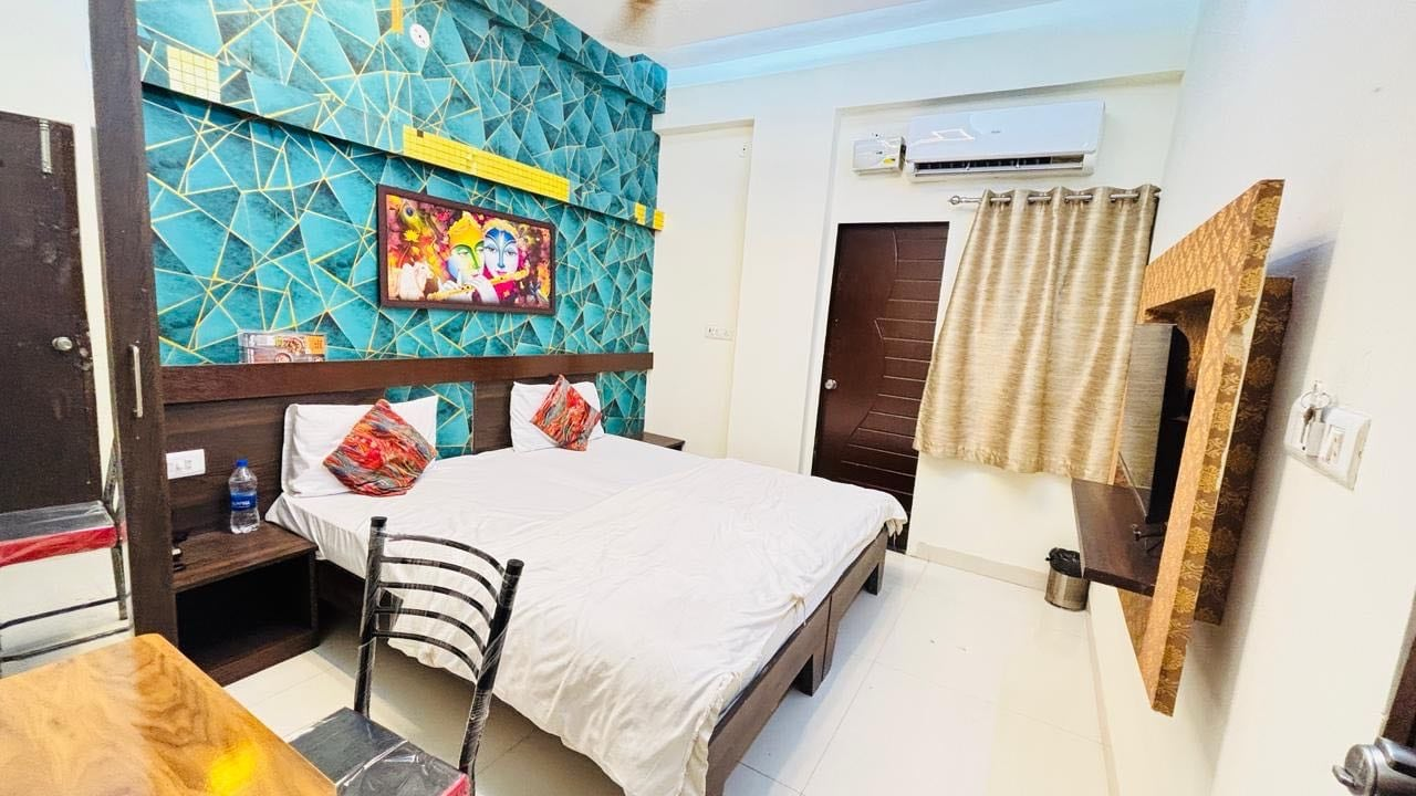 collection o meghdoot garden formerly hotel shree krishna avenue