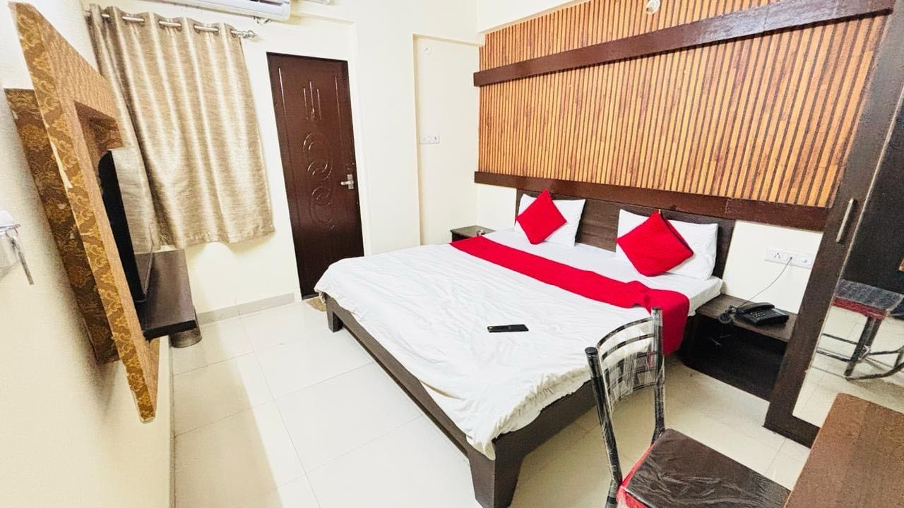 collection o meghdoot garden formerly hotel shree krishna avenue