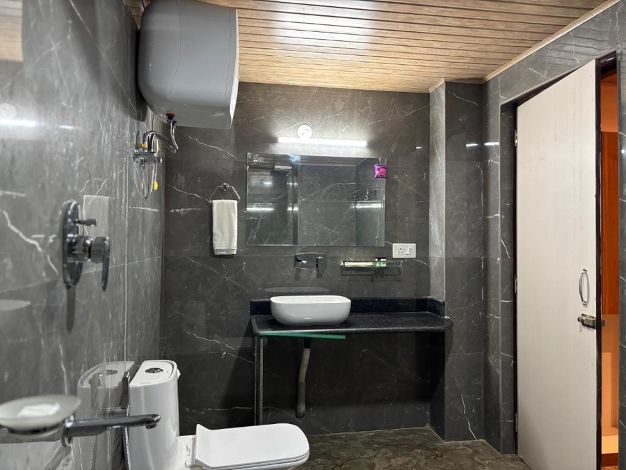 wisteria crystal manor