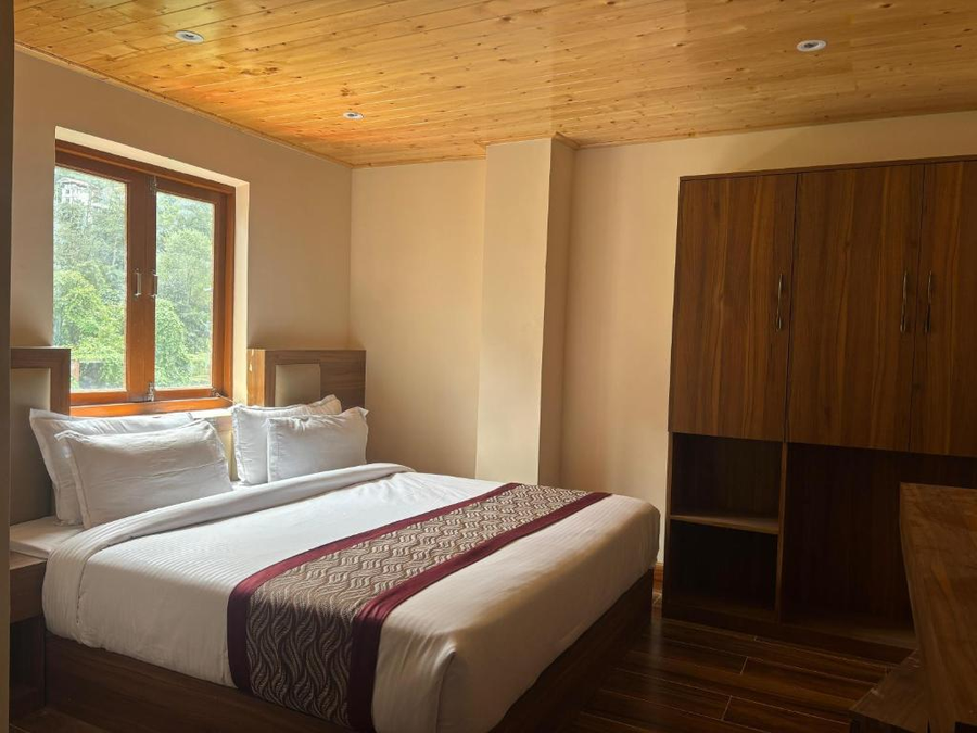 wisteria crystal manor