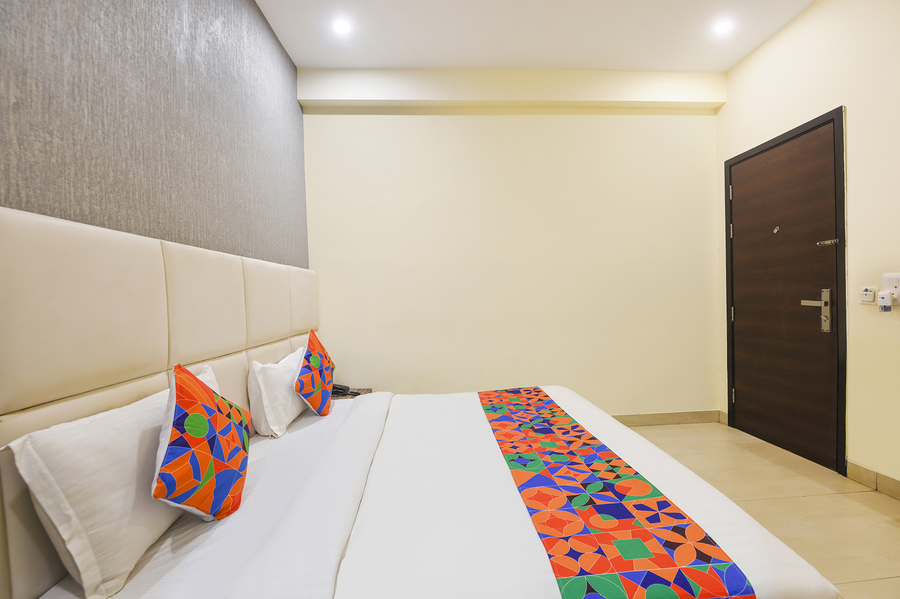 fabhotel monsella