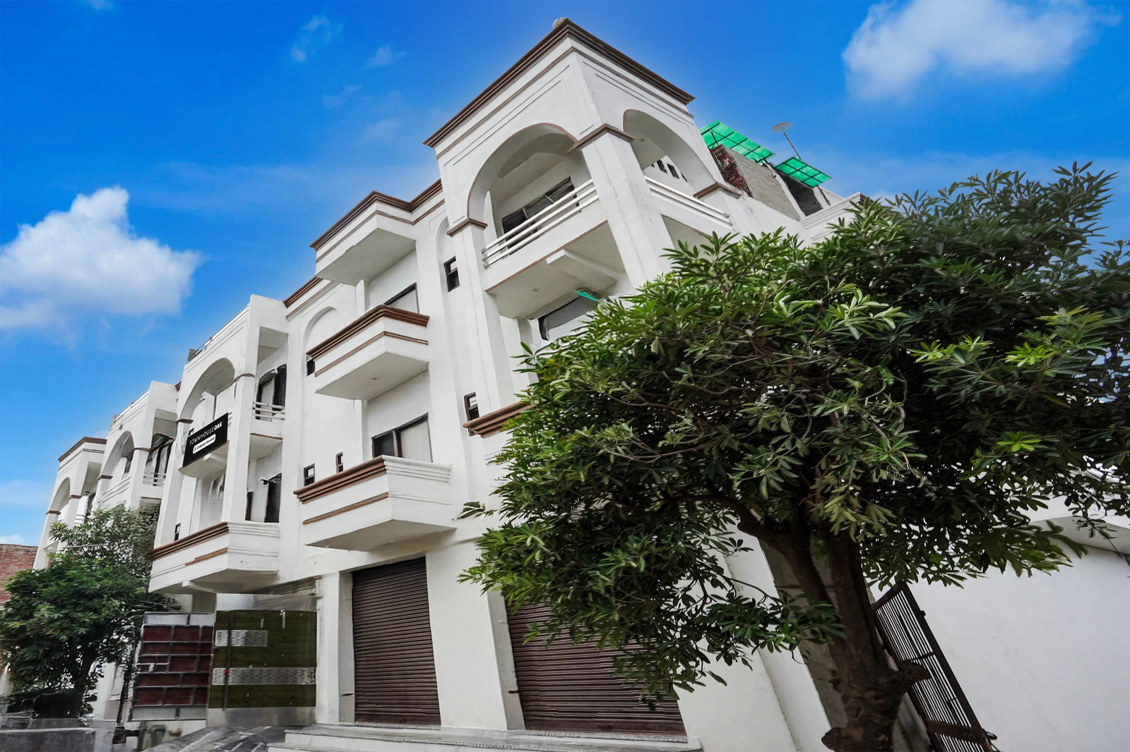 super townhouse oak char dham vrindavan