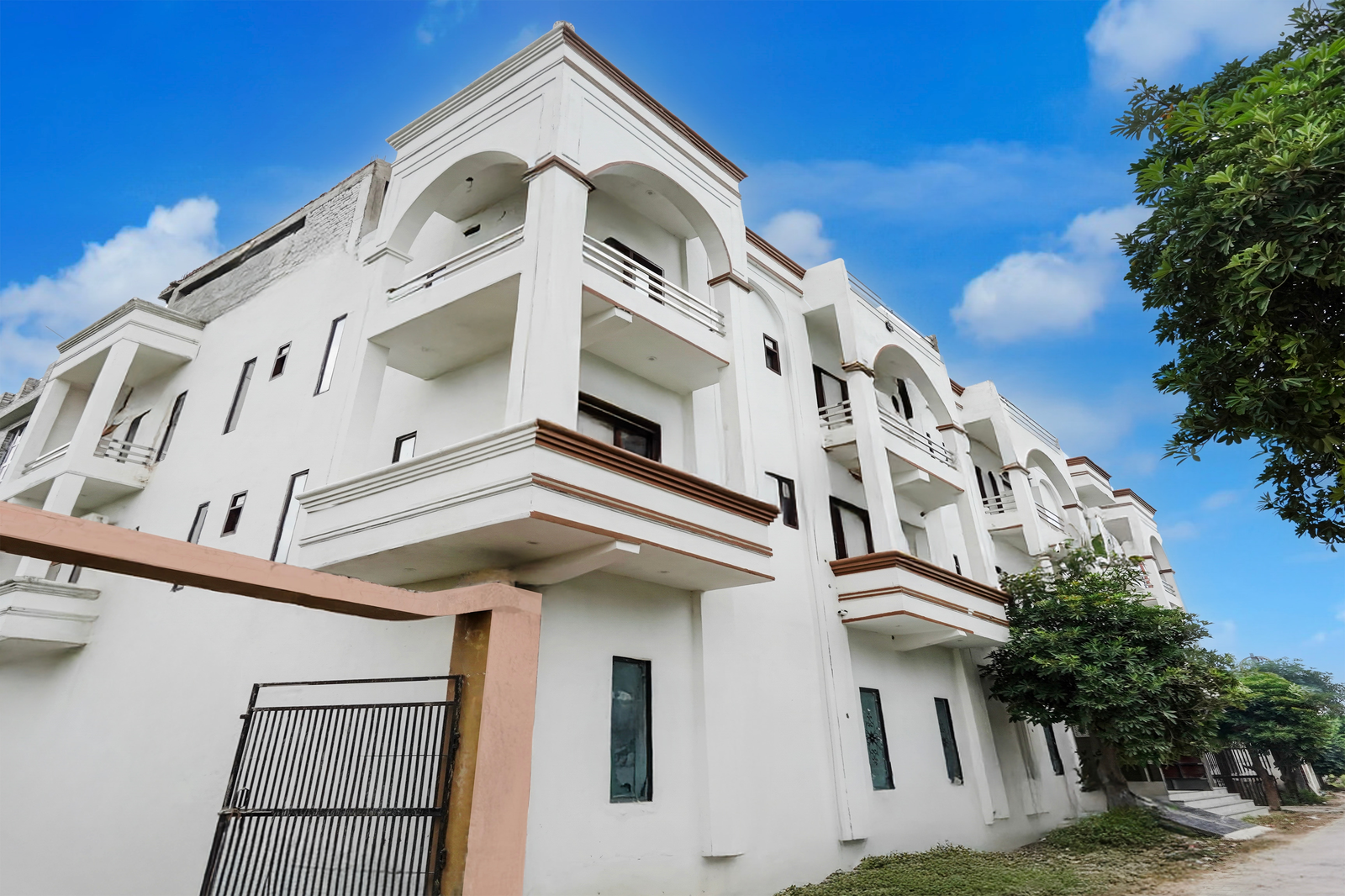 super townhouse oak char dham vrindavan